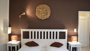 Double Room | Desk, blackout curtains, iron/ironing board, free WiFi