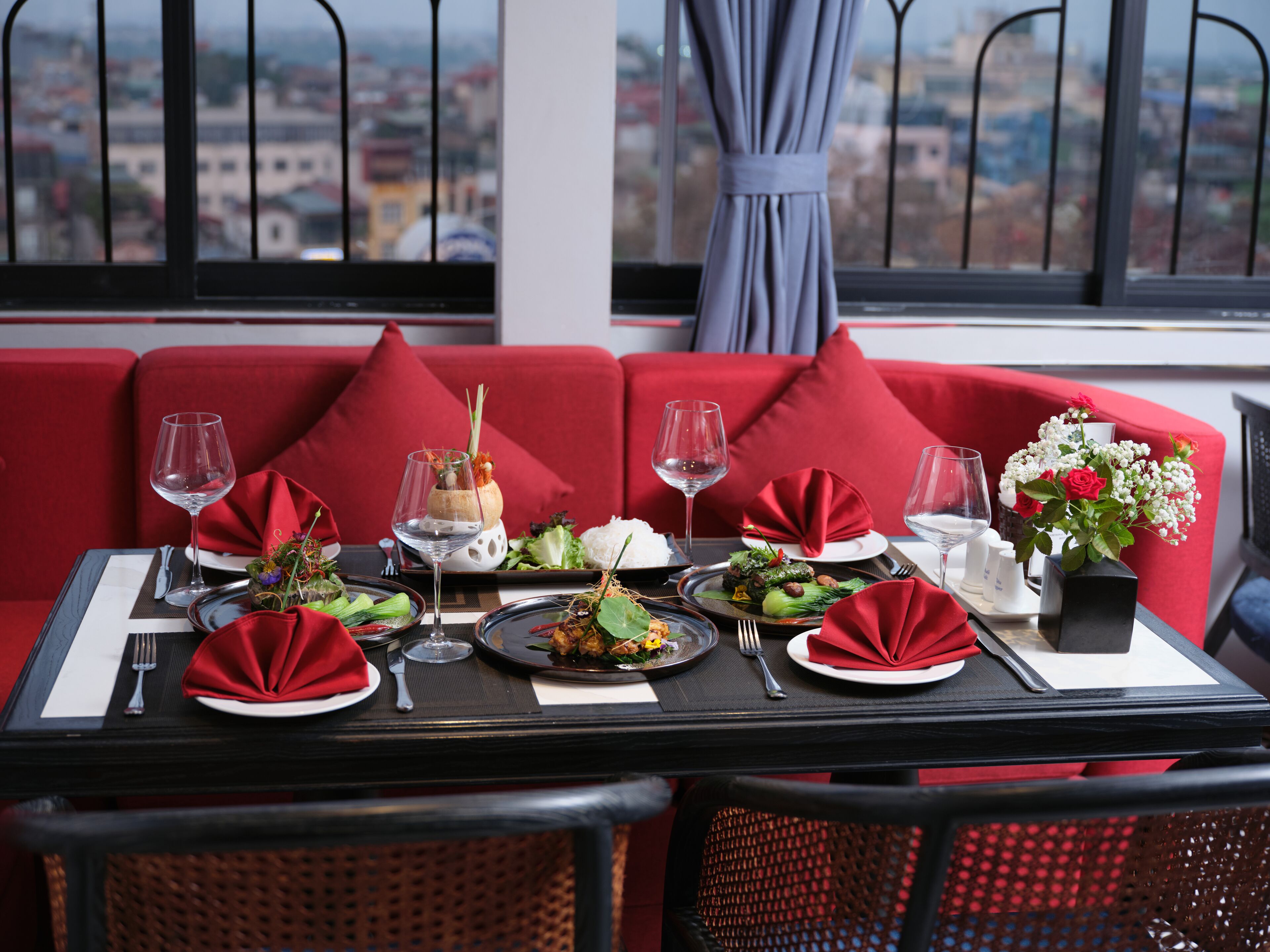 breakfast, lunch, dinner served; local and international cuisine