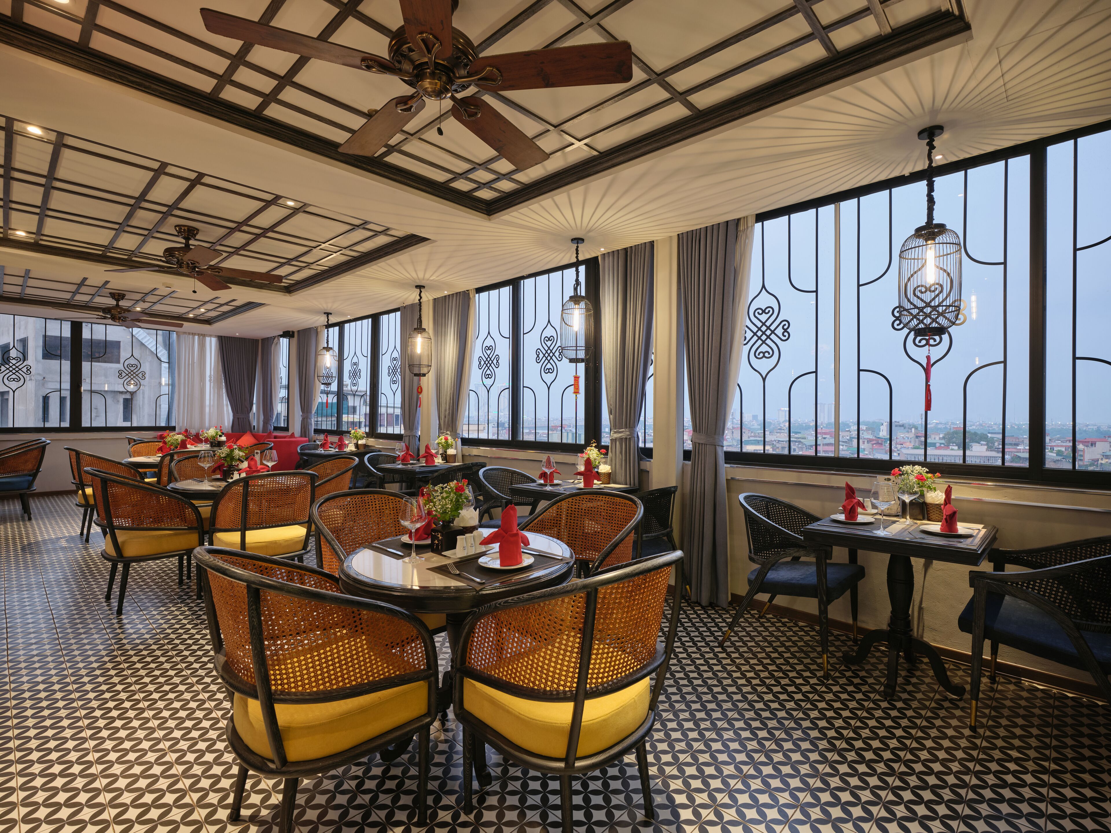 breakfast, lunch, dinner served; local and international cuisine