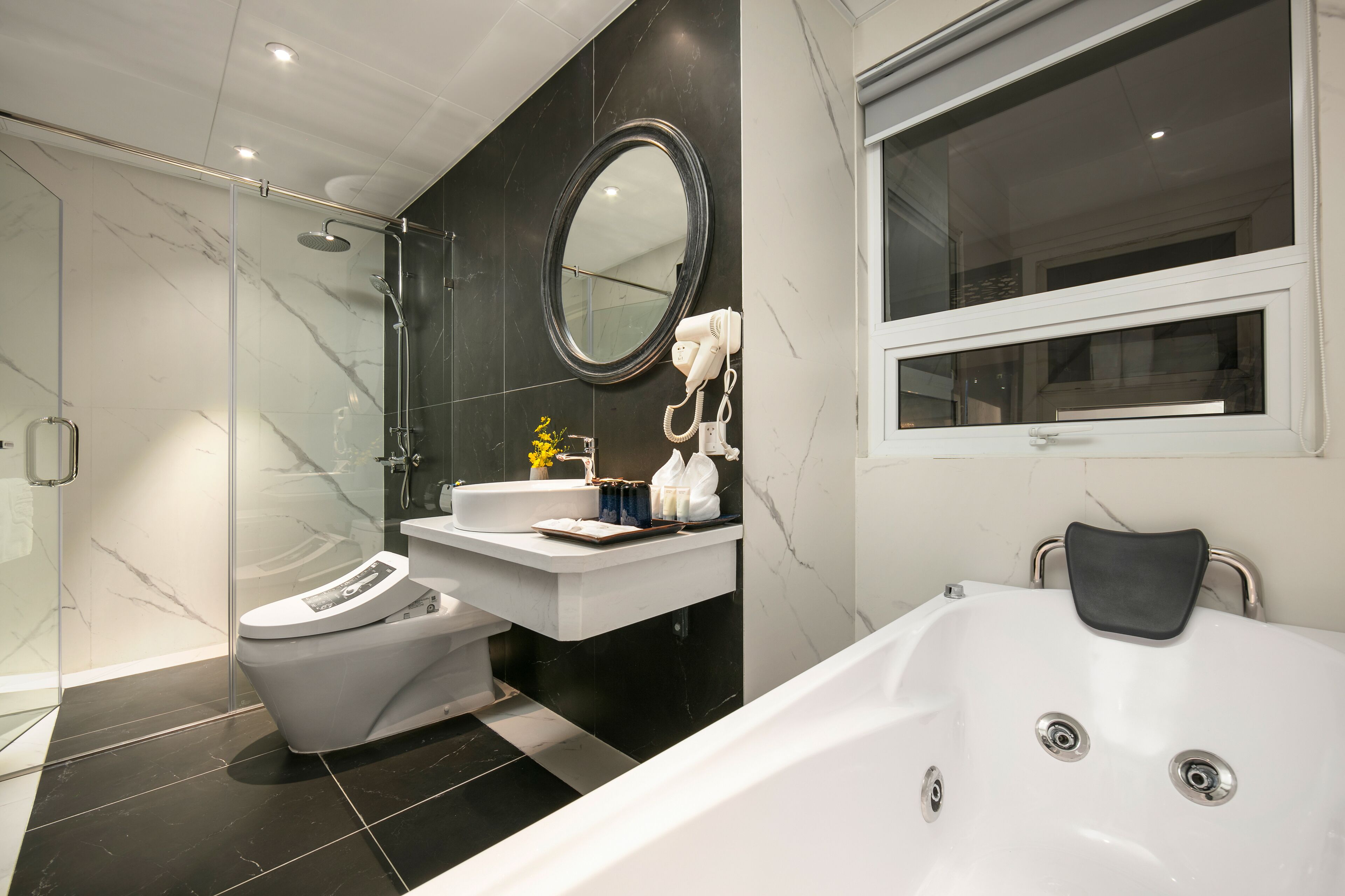 shining queen suite | bathroom | jetted bath, rainfall showerhead, free toiletries, hair dryer