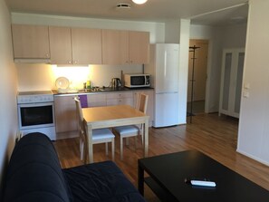 Standard-huoneisto, 2 yhden hengen sänkyä | Yksityinen keittiö | Kahvin-/teenkeitin, vedenkeitin