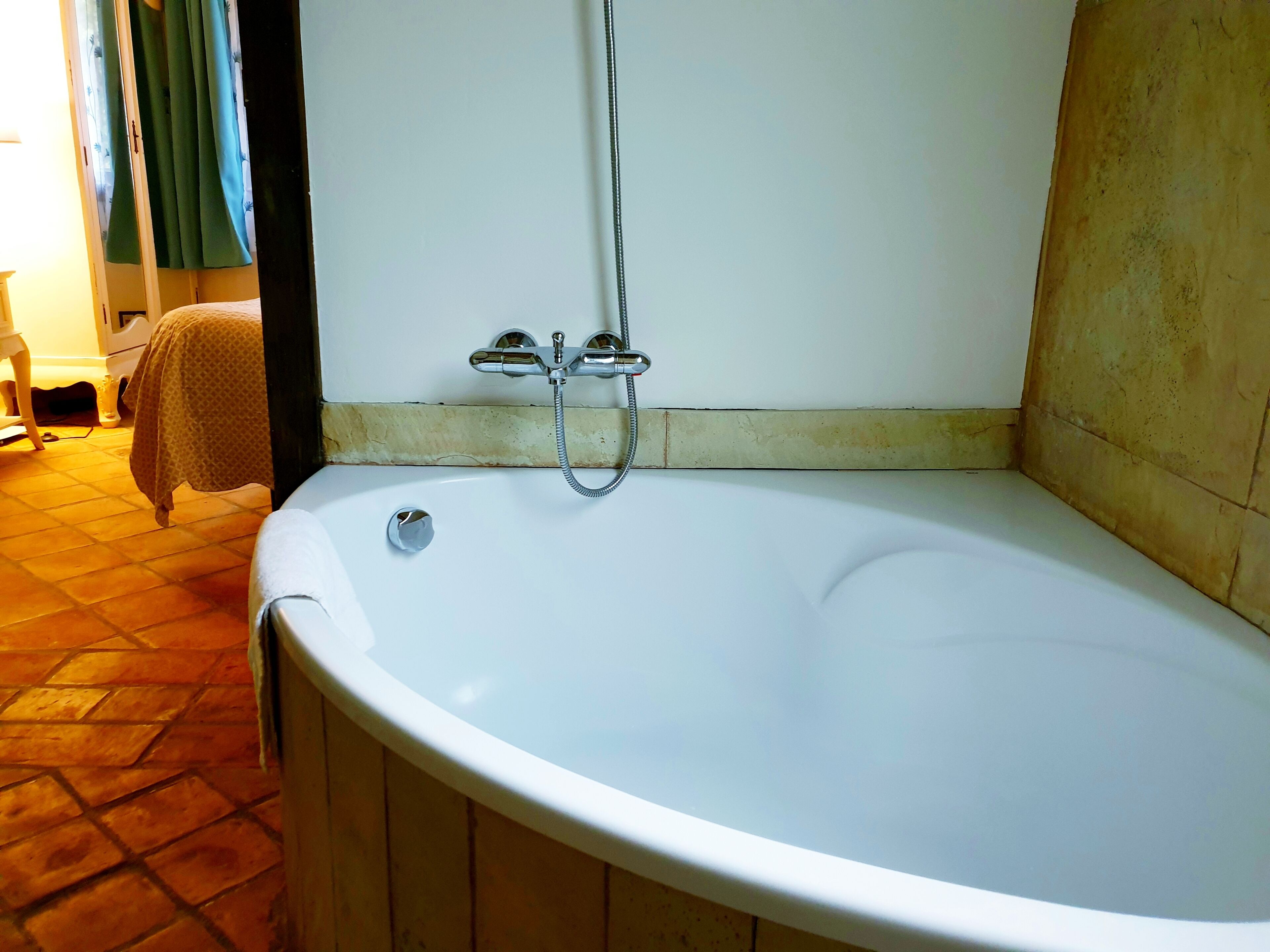 double room (blava) | deep-soaking bathtub