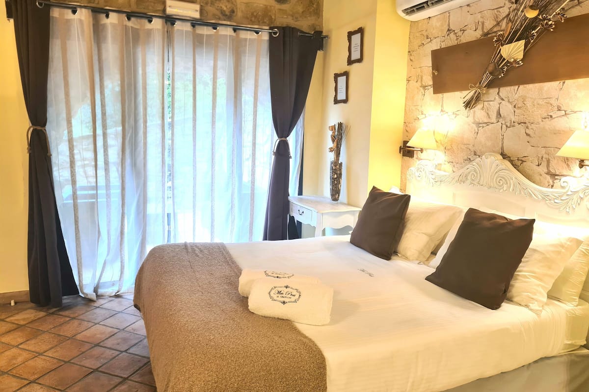 family quadruple room (marrón) | free wifi, bed sheets