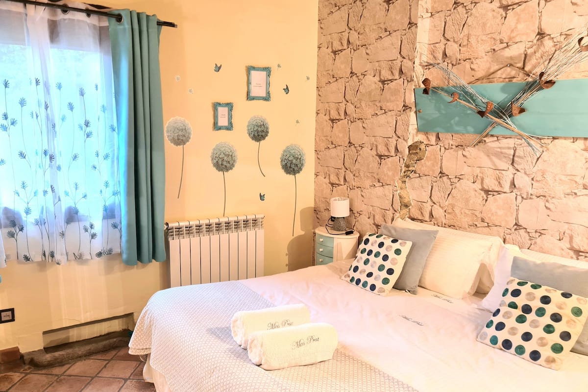 Wifi gratis y ropa de cama