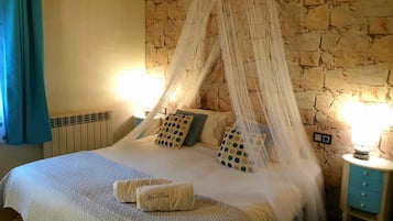 Double Room (Blava) | Free WiFi, bed sheets