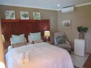 Comfort Room | 2 bedrooms, down comforters, individually decorated, free WiFi - Nkanhe Lodge (Ponta d'Ouro)