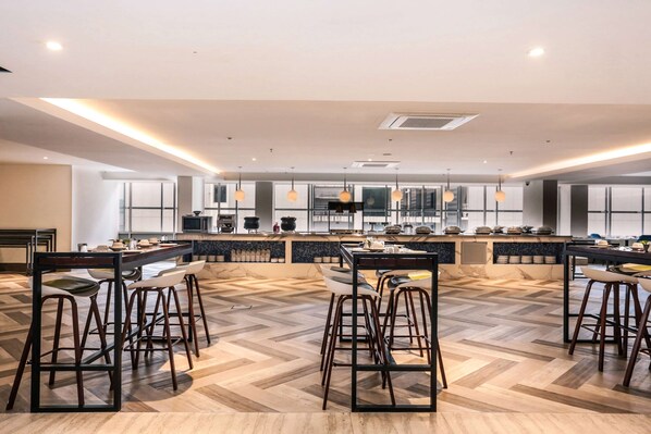 Cafe - Days Hotel and Suites Fraser Business Park KL (Kuala Lumpur)