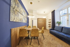 Design-Apartment, Nichtraucher, zum Innenhof hin | Wohnbereich | Flachbildfernseher, Fußbodenheizung