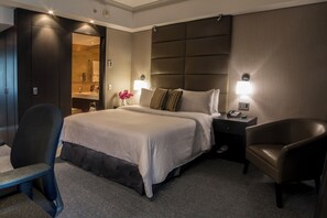 Coffres-forts dans les chambres, fer et planche à repasser