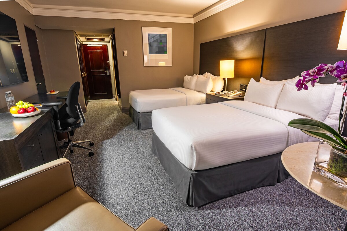 Twin Room | In-room safe, iron/ironing board (on request), WiFi (free)