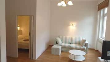 Căn hộ trung tâm thành phố, 2 phòng ngủ | Khu phòng khách | TV màn hình phẳng