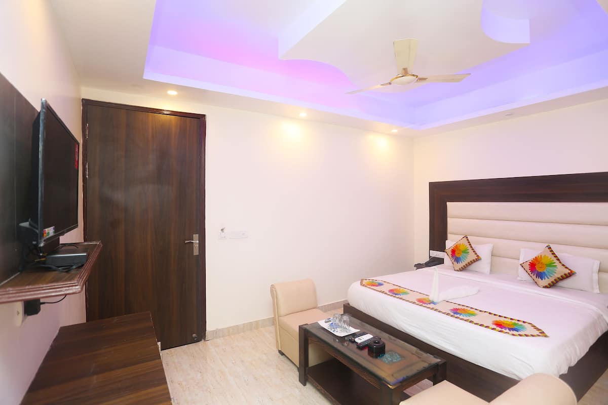 Deluxe Double Room, 1 Double Bed, Non Smoking | 8 bedrooms, free WiFi