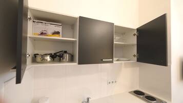 Romantic Apartment, Multiple Beds, Accessible, Non Smoking | Private kitchen