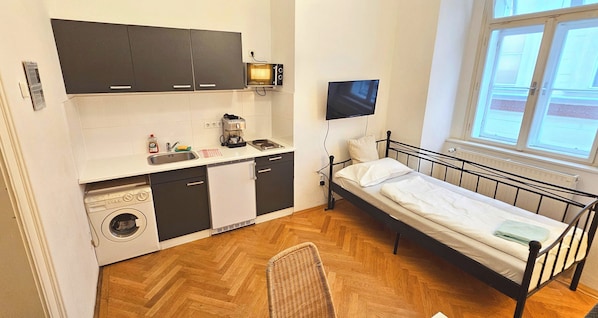 Romantic Apartment, Multiple Beds, Accessible, Non Smoking | Extra beds