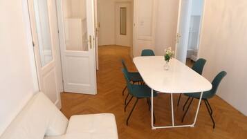 Appartamento City, 2 camere da letto (A26) | Soggiorno | TV a schermo piatto