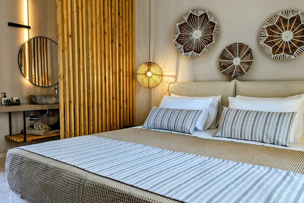 Classic Double Room, Balcony | Peti besi dalam bilik, langsir/tirai gelap terus, Wi-fi percuma
