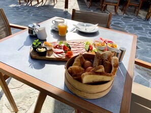 Daily full breakfast (EUR 9 per person) - Villa Karina - Near Achladies Beach (Skiathos)