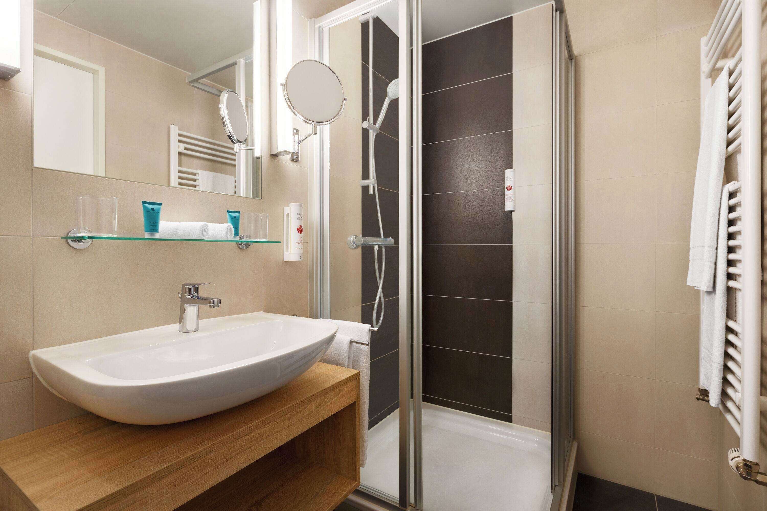 标准房, 2 张单人床, 无烟房 | 浴室 | 淋浴设施、免费洗浴用品、吹风机、拖鞋