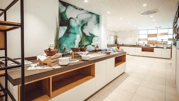 Petit déjeuner continental (19 EUR par personne)