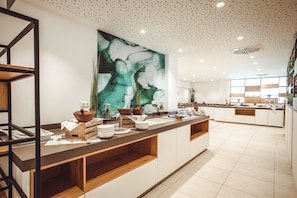 Daily continental breakfast (EUR 19 per person)