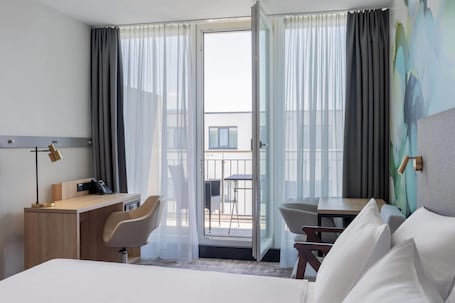 Superior Room, 2 Twin Beds, Non Smoking, Balcony (Kitchenette) | Hypo-allergenic bedding, in-room safe, desk, blackout drapes