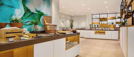 Daily continental breakfast (EUR 19 per person)