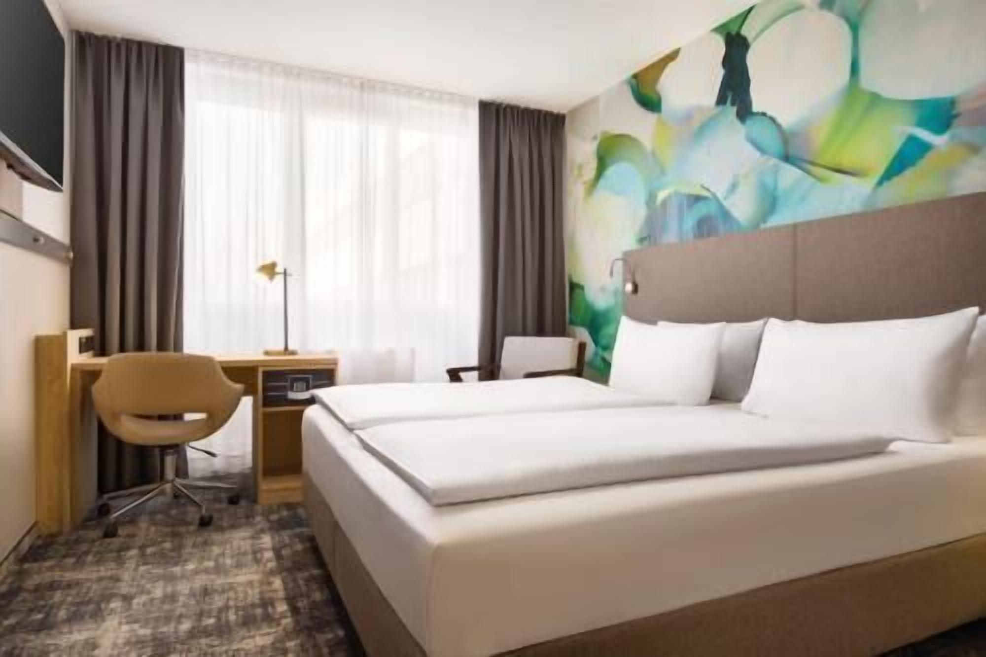 Hypo-allergenic bedding, in-room safe, desk, blackout drapes