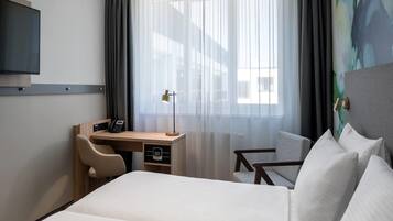 Standard Room, 2 Single Beds, Non Smoking, Kitchenette | Hypo-allergenic bedding, in-room safe, desk, blackout curtains