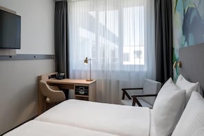 Standard Room, 2 Twin Beds, Non Smoking, Kitchenette | Hypo-allergenic bedding, in-room safe, desk, blackout drapes