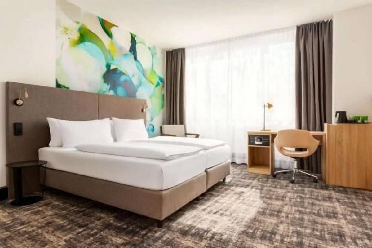 Hypo-allergenic bedding, in-room safe, desk, blackout drapes