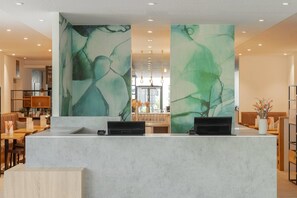 Breakfast, lunch and dinner served