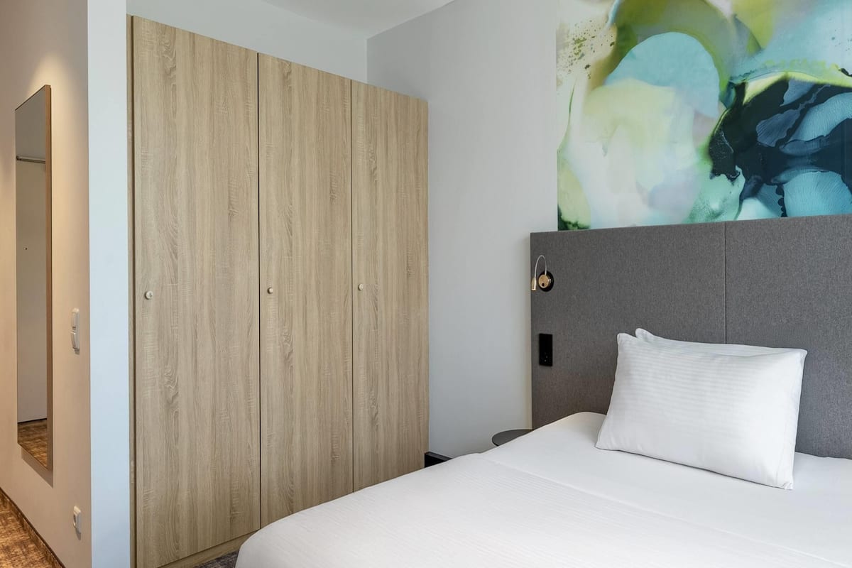 Chambre Simple Supérieure, 1 grand lit, non-fumeur