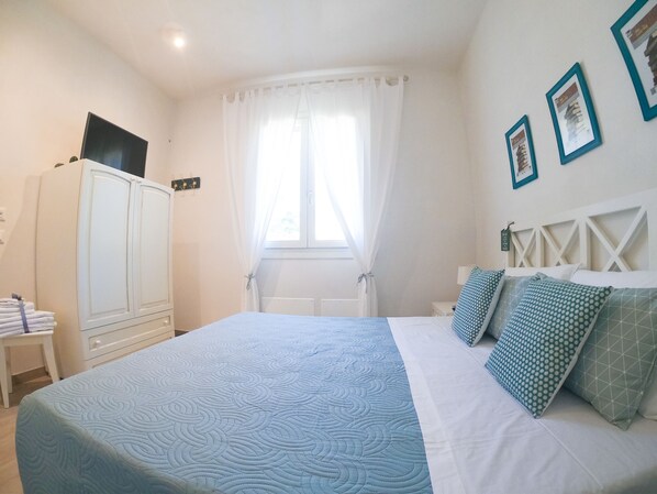 Minibar, individually furnished, desk, soundproofing - Almyra Suites (San Vito Lo Capo)