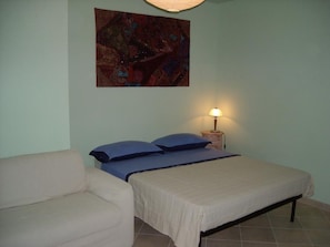 Free cots/infant beds, free WiFi, bed sheets