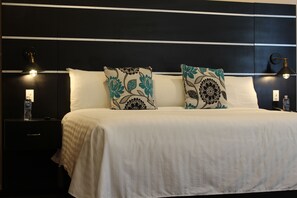 Deluxe kamer, 1 kingsize bed, toegankelijk voor mindervaliden | 1 slaapkamer, geluiddichte muren, gratis wifi, beddengoed