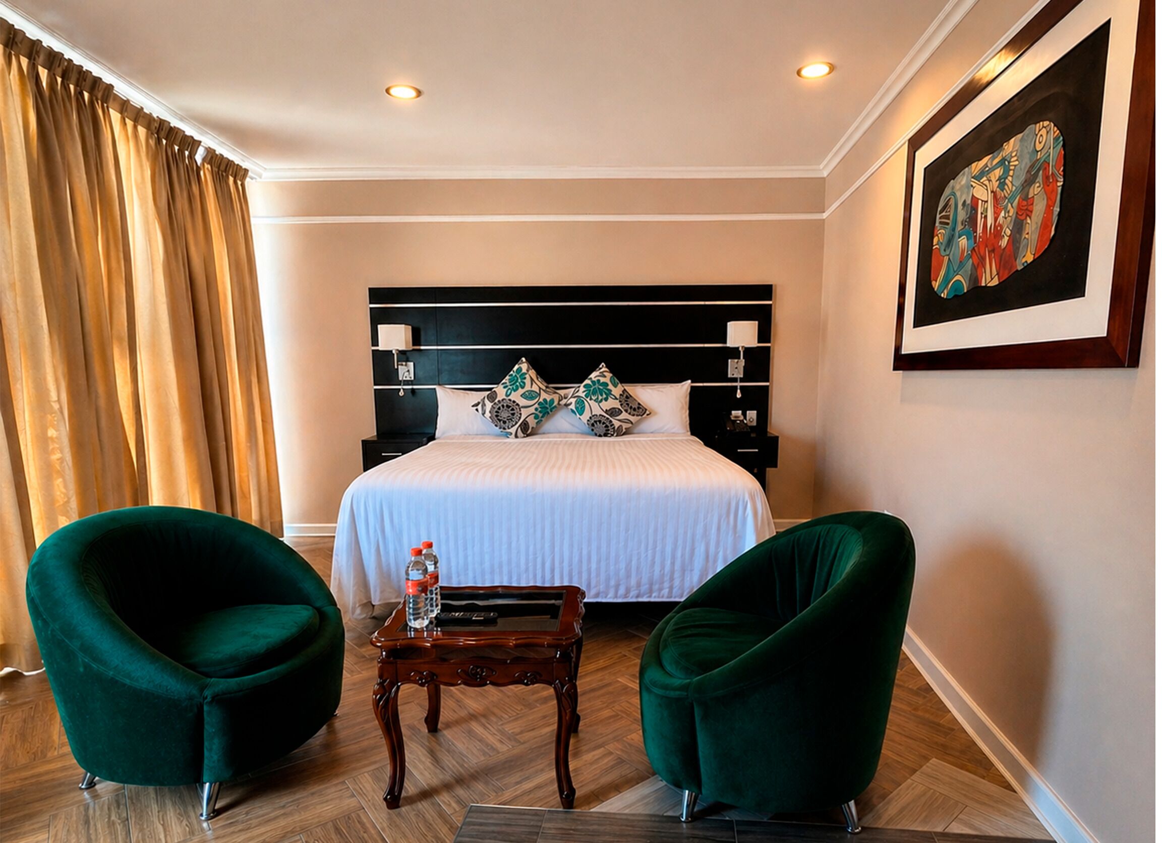 Quarto casal superior, 1 cama King, para fumantes, banheira de imersão | Roupas de cama premium, individualmente decorados