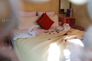 Premium bedding, Select Comfort beds, blackout curtains - Riad Dar Marrakech & Spa (Marrakech)