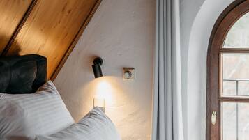 Junior-Suite, 1 King-Bett, Nichtraucher | Allergikerbettwaren, Minibar, Schreibtisch