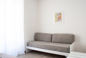 Dobbeltrom | Oppholdsrom | En 42-tommers Flatskjerm-TV med digitale kanaler samt TV