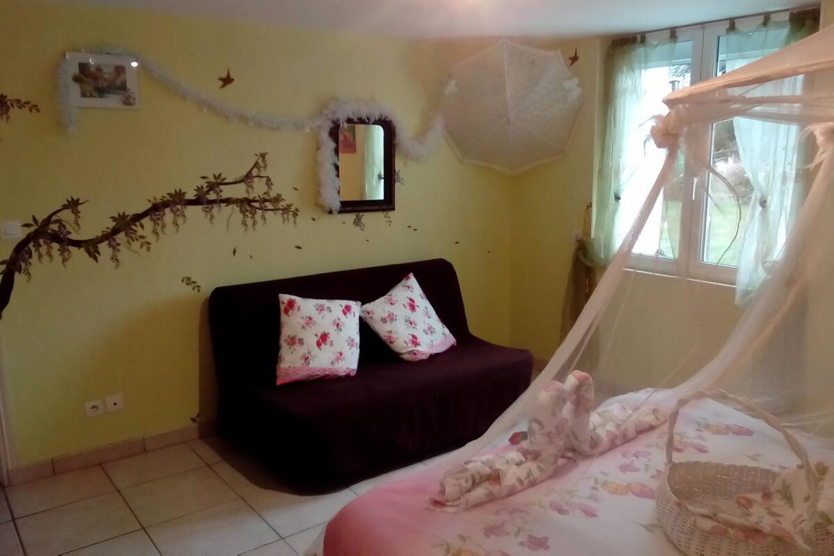 Quadruple Room, Garden View | Desk, blackout drapes, soundproofing, iron/ironing board (on request)