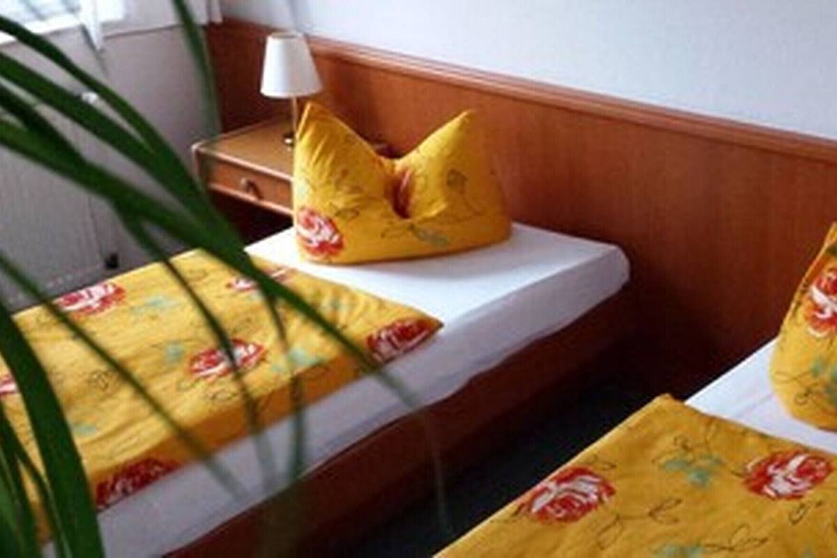 Rollaway beds, free WiFi