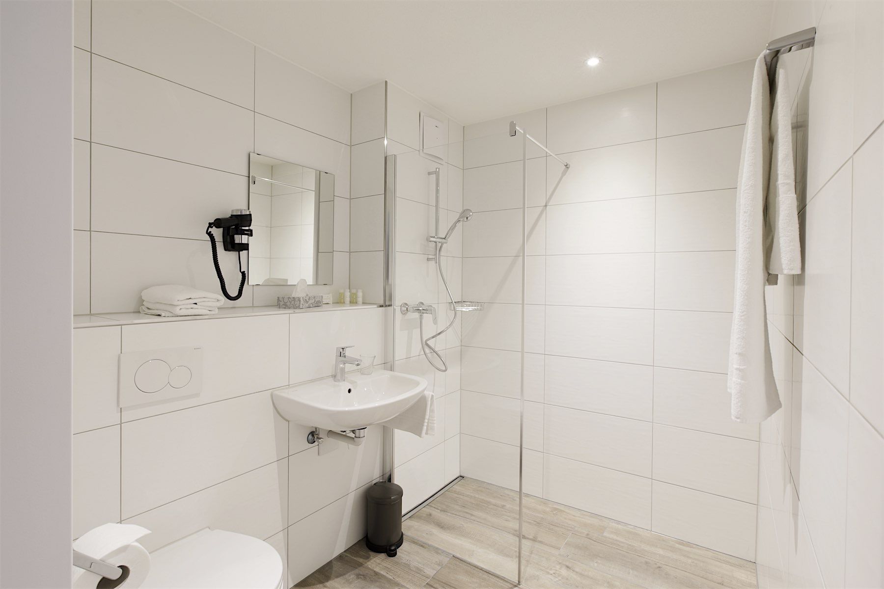 shower, hair dryer, towels, shampoo