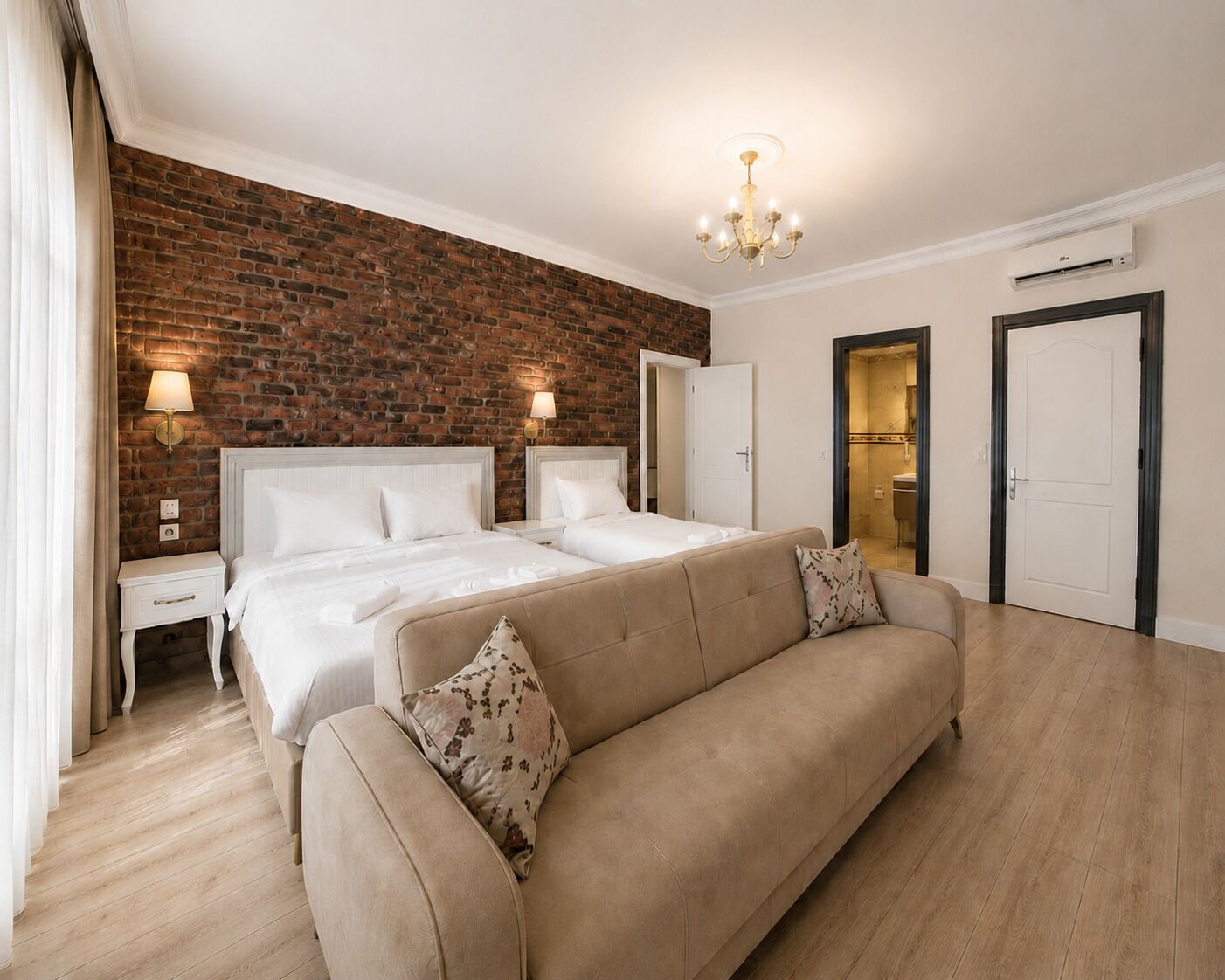Junior Suite | Egyptian cotton sheets, premium bedding, in-room safe, desk