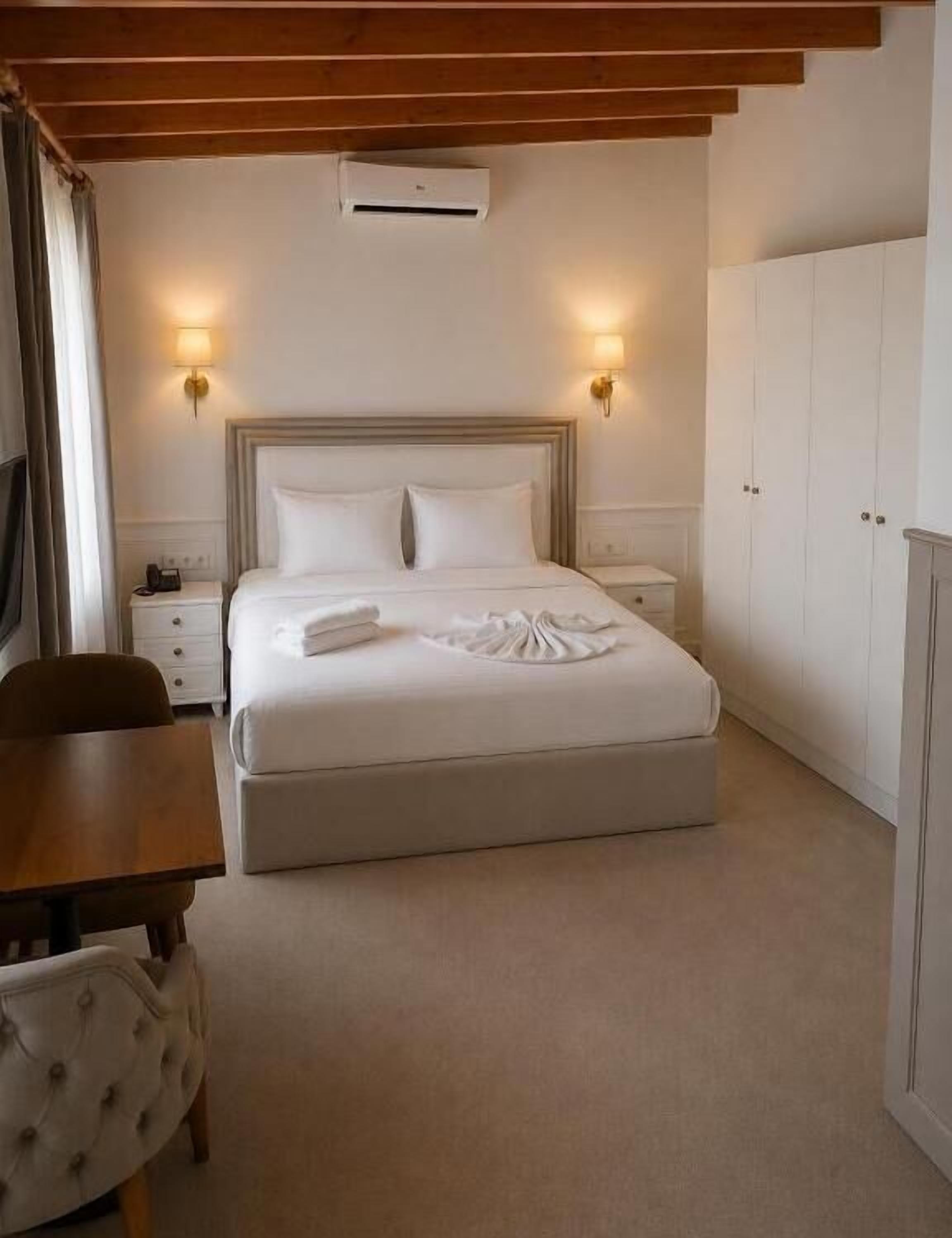Premium Room | Egyptian cotton sheets, premium bedding, in-room safe, desk