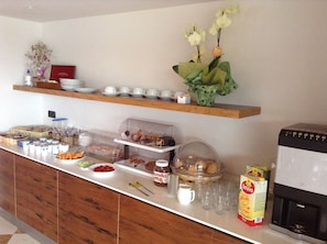 Free daily buffet breakfast