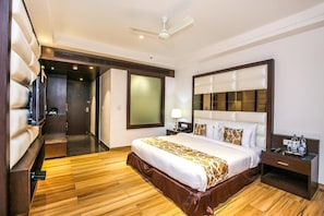 Egyptian cotton sheets, premium bedding, down comforters, in-room safe