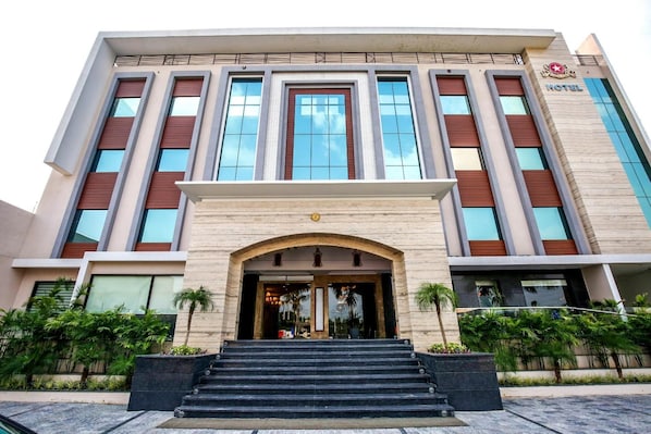 A modern hotel with a prominent entrance, large windows, and a sign indicating it is a hotel. - Hotel Stella Continental (Phillaur)