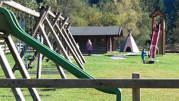 Tempat bermain anak - outdoor