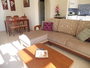 Comfort Apartment, Multiple Beds, Non Smoking | Living area