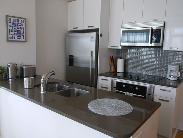 Condo | Cuisine privée | Réfrigérateur grande capacité avec congélateur, four à micro-ondes